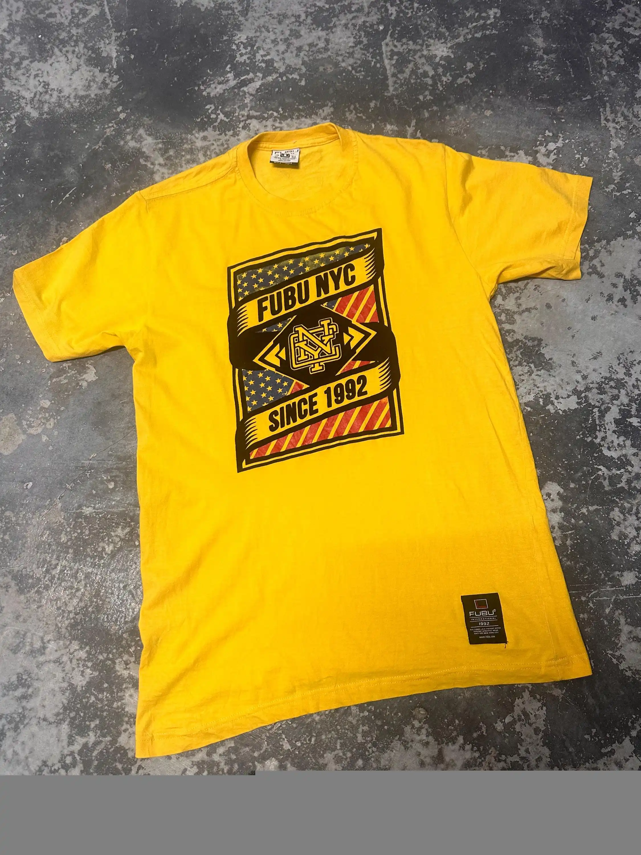 Yellow Streetwear Brand - Camiseta Vintage Fubu New York Streetwear